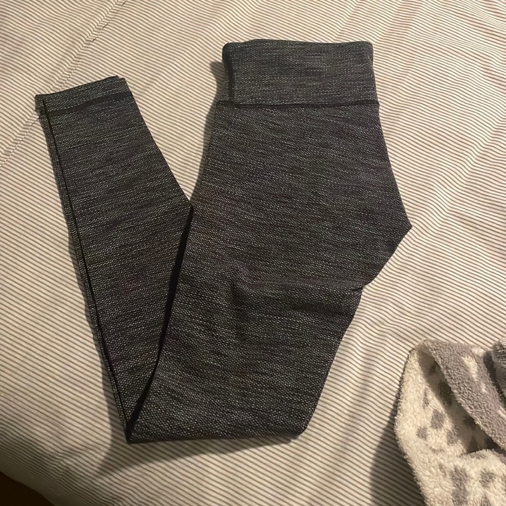 LULULEMON WUNDER UNDER LEGGINGS!!!